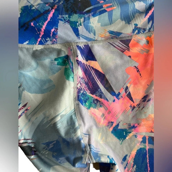 Fabletics • Define PowerHold Mid-Rise Capri - Picture 9 of 10